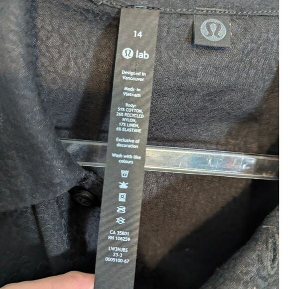 Lululemon Lab Jacquard Relaxed Fit Shirt Black Animal Print Longline Size 14 - Picture 4 of 9